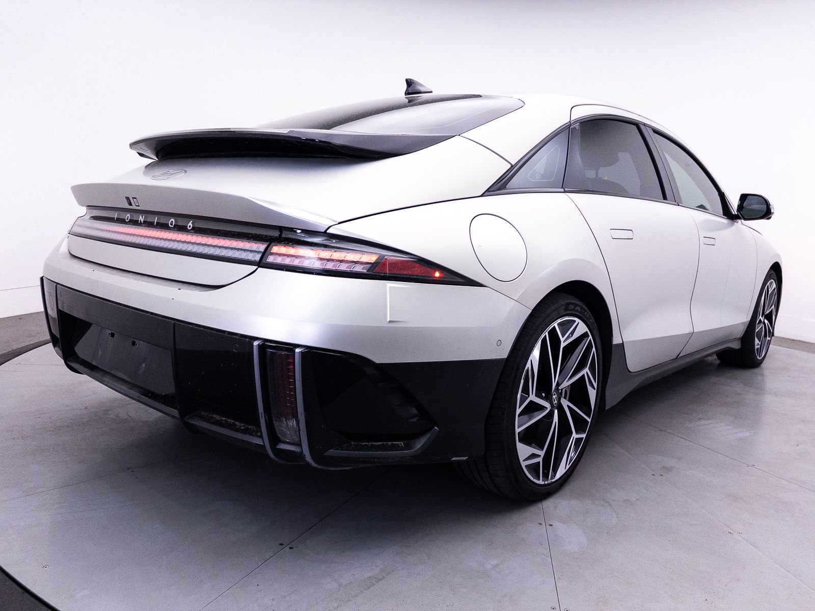 Used 2023 Hyundai Ioniq 6 Limited RWD image 18