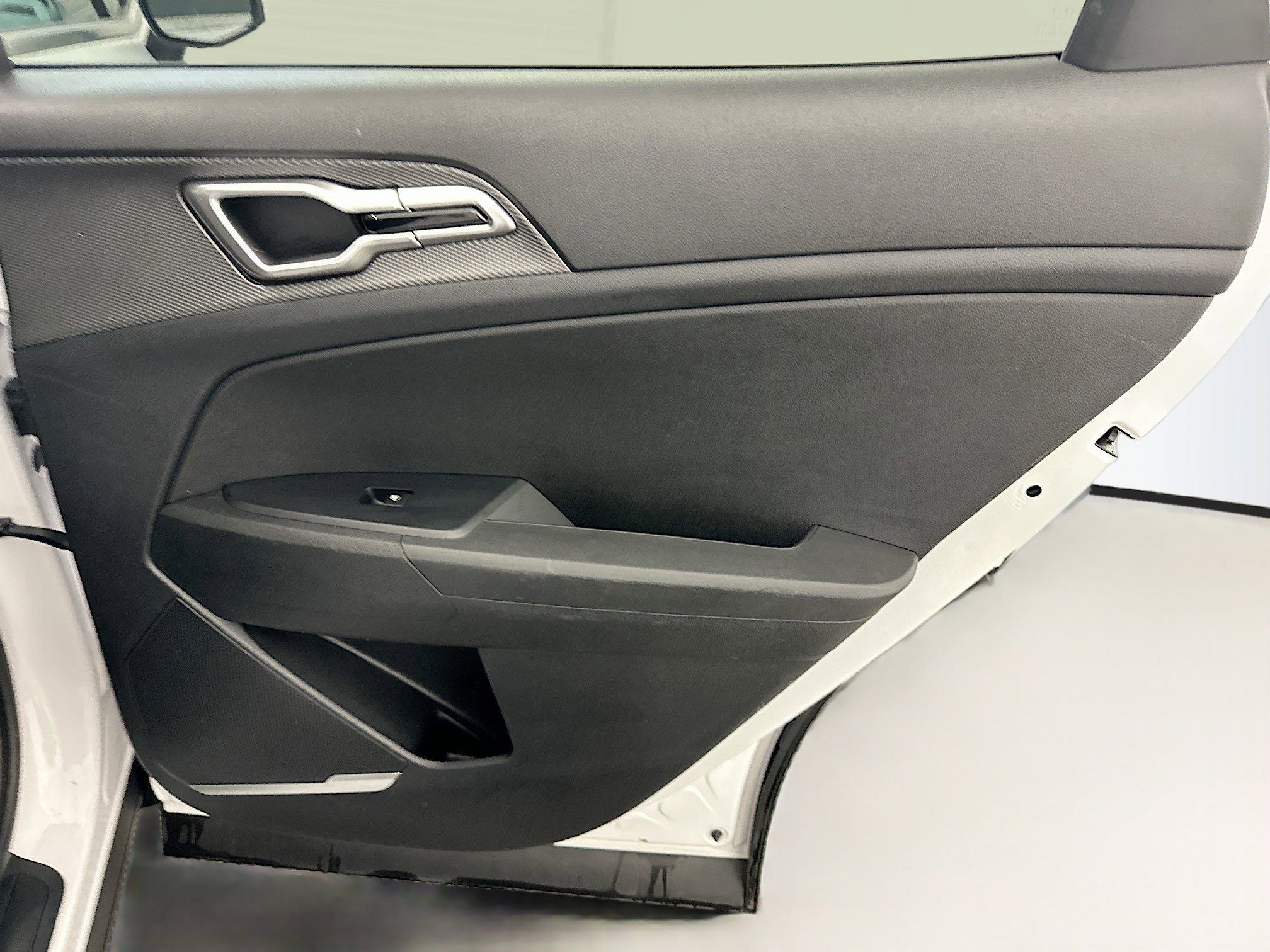 Used 2025 Kia Sportage LX image 30