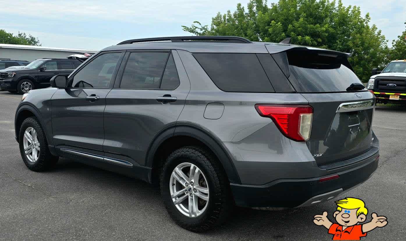 Used 2023 Ford Explorer XLT w/ Equipment Group 202A AWD/4WD image 3