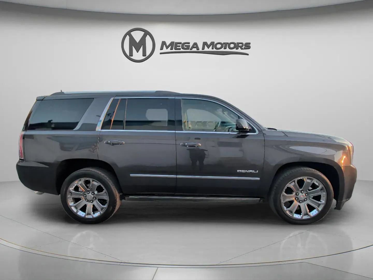 Used 2015 GMC Yukon Denali w/ Touring Package AWD/4WD image 9