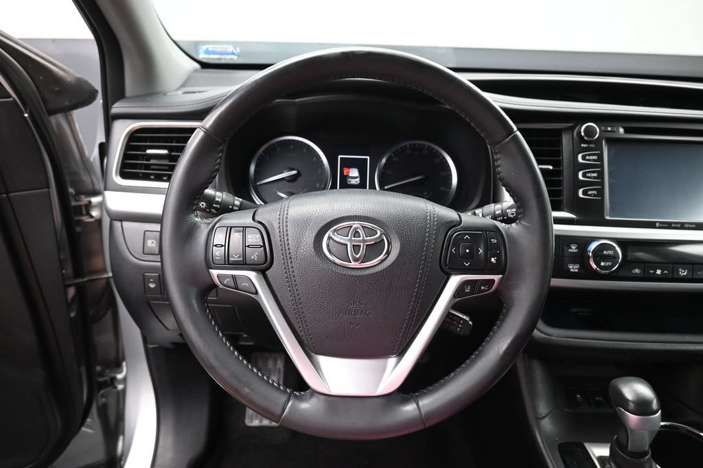 Used 2017 Toyota Highlander SE AWD/4WD image 16