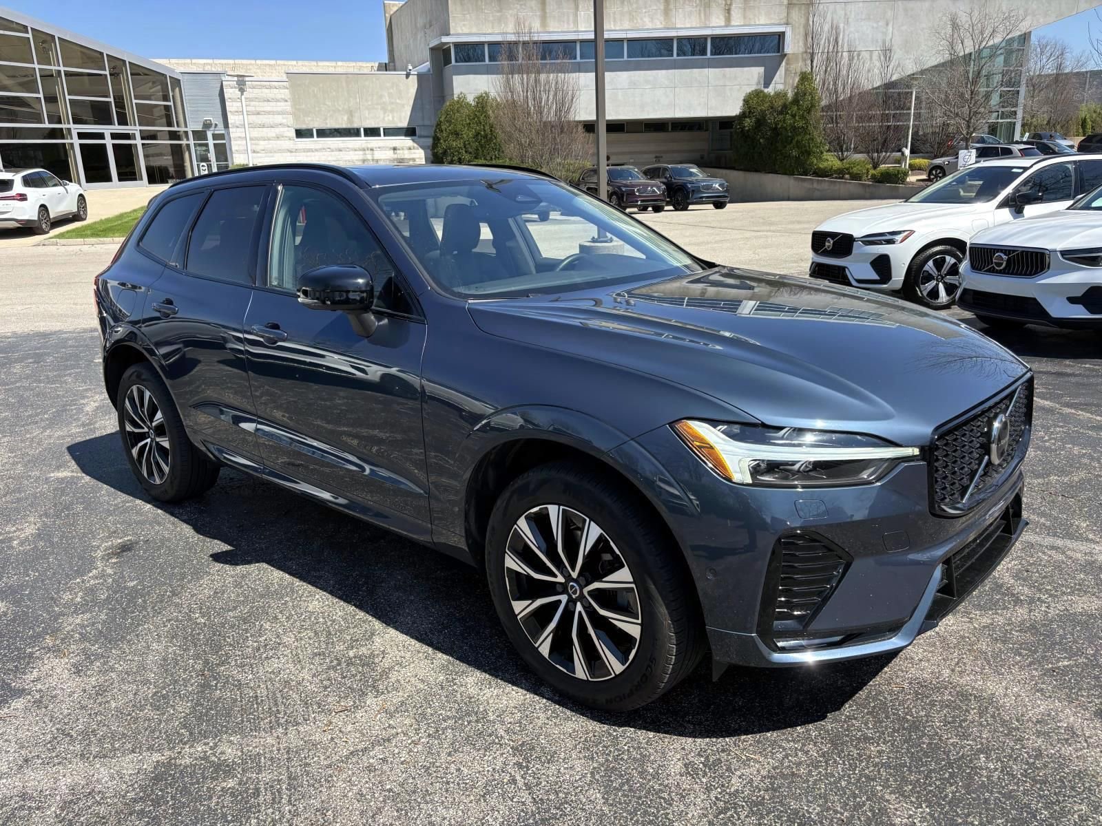 Used 2023 Volvo XC60 B5 Plus w/ Climate Package image 3