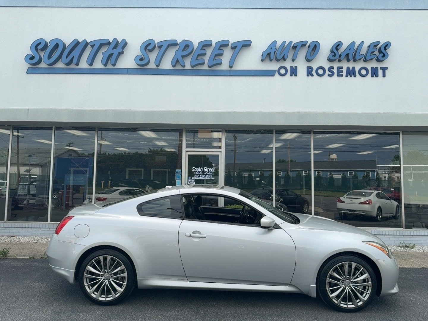 Used 2011 INFINITI G37 x Coupe w/ Premium Pkg AWD/4WD image 1