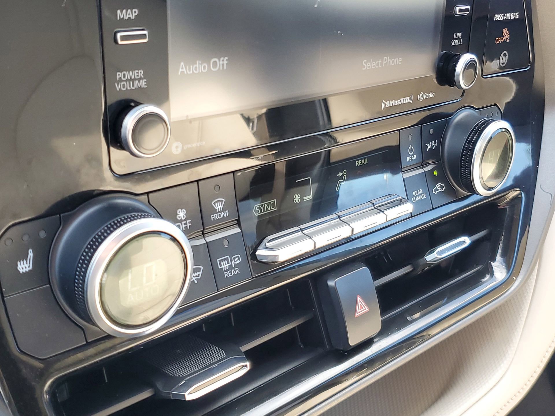 Used 2021 Toyota Highlander XLE image 30