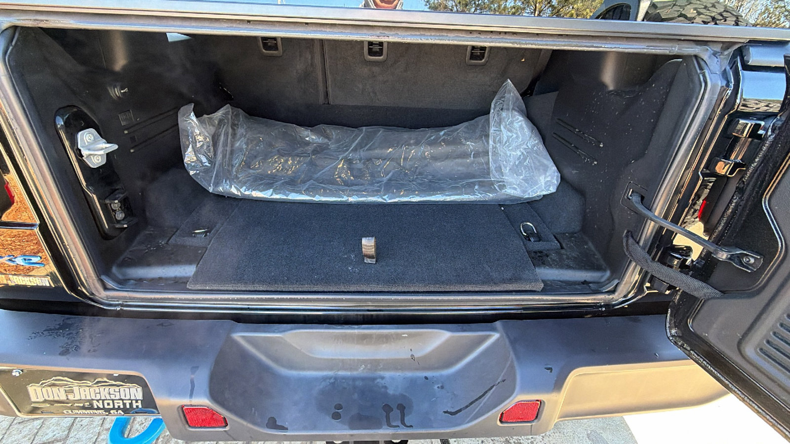 Used 2025 Jeep Wrangler Unlimited Rubicon 4xe w/ Convenience Group image 13