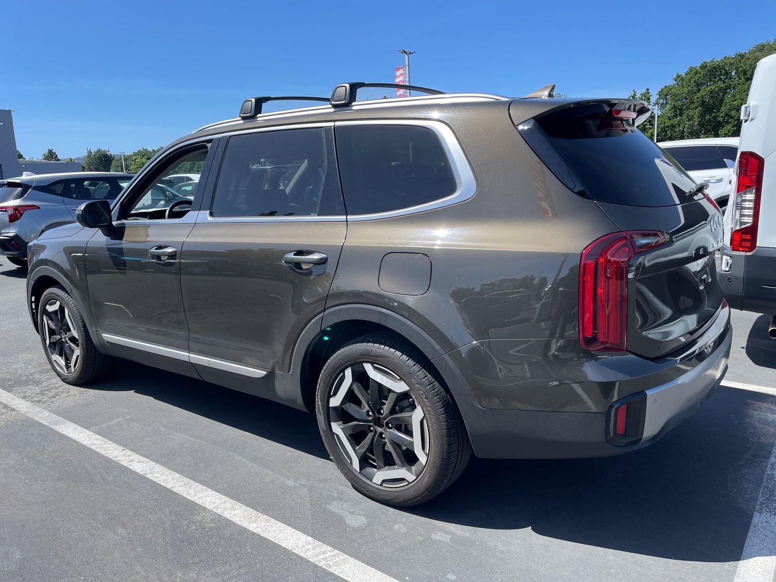 Certified 2025 Kia Telluride S image 2