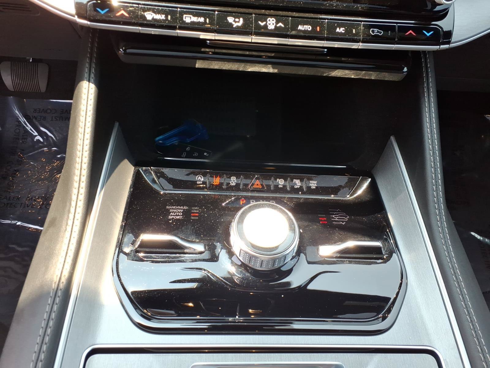 Used 2026 Jeep Grand Wagoneer Limited AWD/4WD image 28