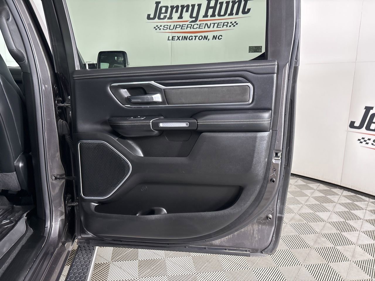 Used 2023 RAM 1500 Laramie AWD/4WD image 24