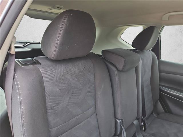 Used 2015 Nissan Rogue SV FWD image 16
