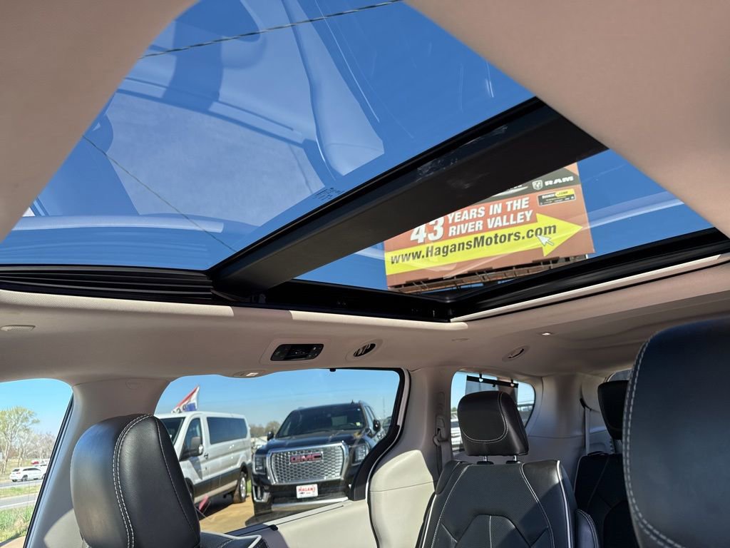 Certified 2023 Chrysler Pacifica Limited image 10