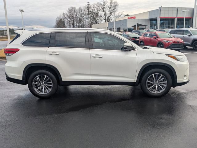 Used 2019 Toyota Highlander XLE image 3