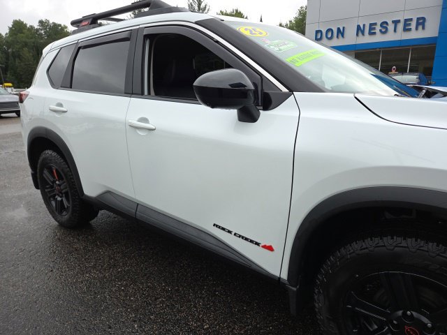 Used 2025 Nissan Rogue SV AWD/4WD image 28