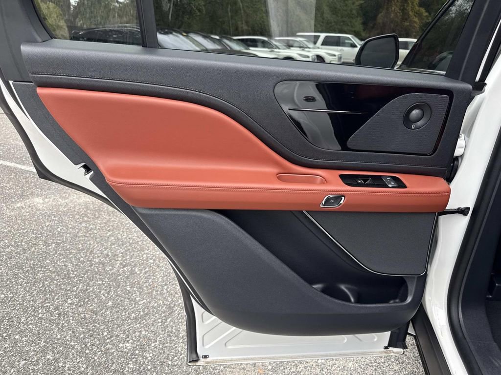 New 2025 Lincoln Aviator Reserve image 13