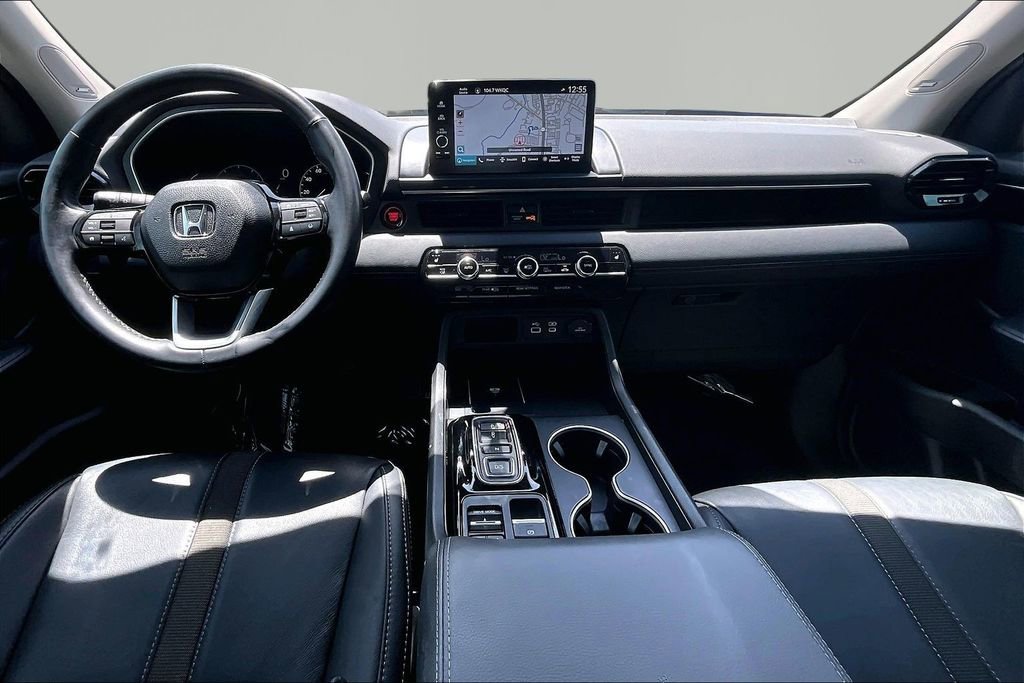 Used 2025 Honda Pilot Touring image 8