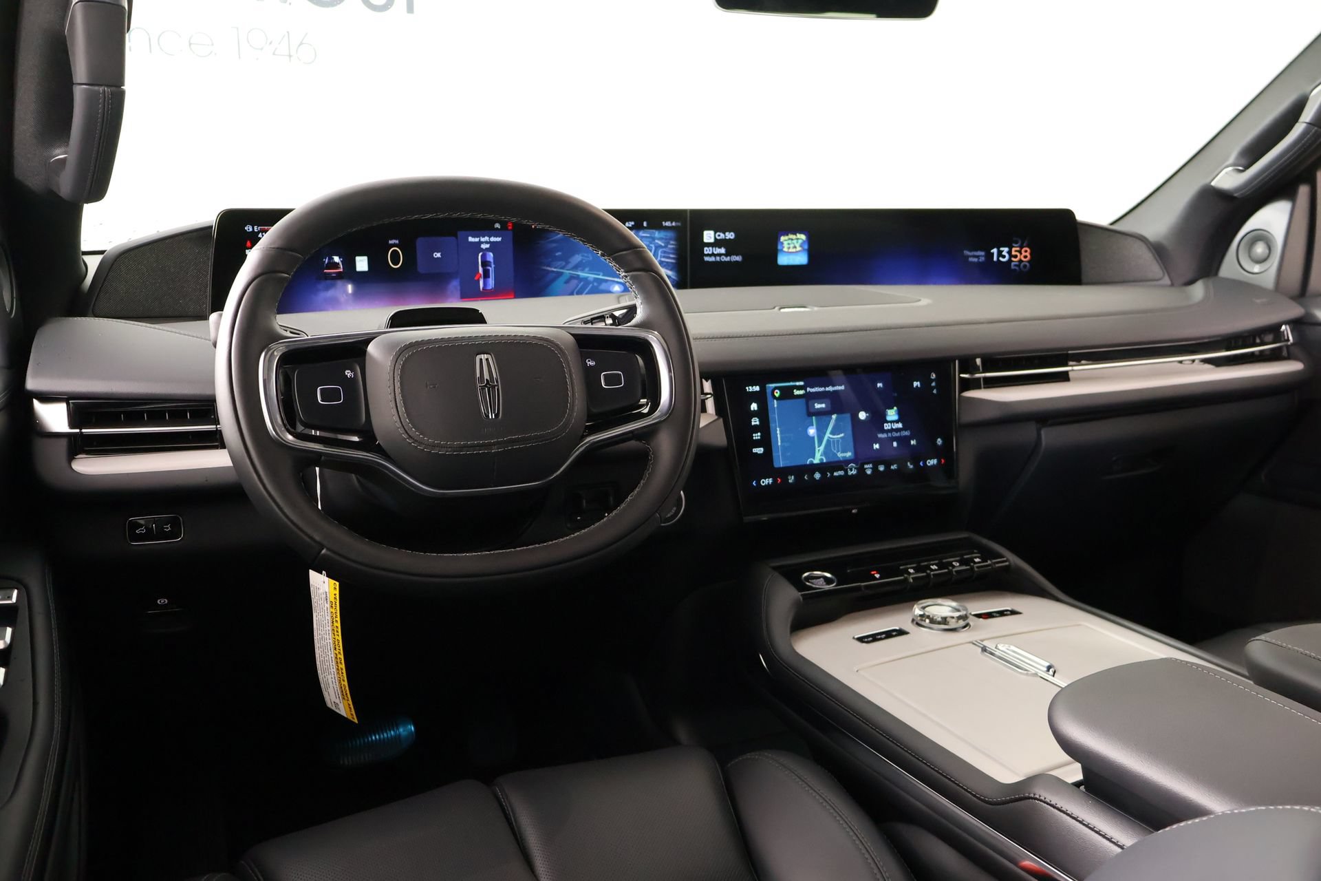New 2026 Lincoln Navigator L Reserve w/ Jet Appearance Package AWD/4WD image 2