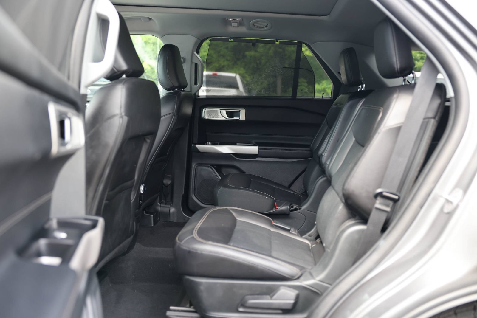 Used 2023 Ford Explorer Limited w/ Limited Technology Package AWD/4WD image 13