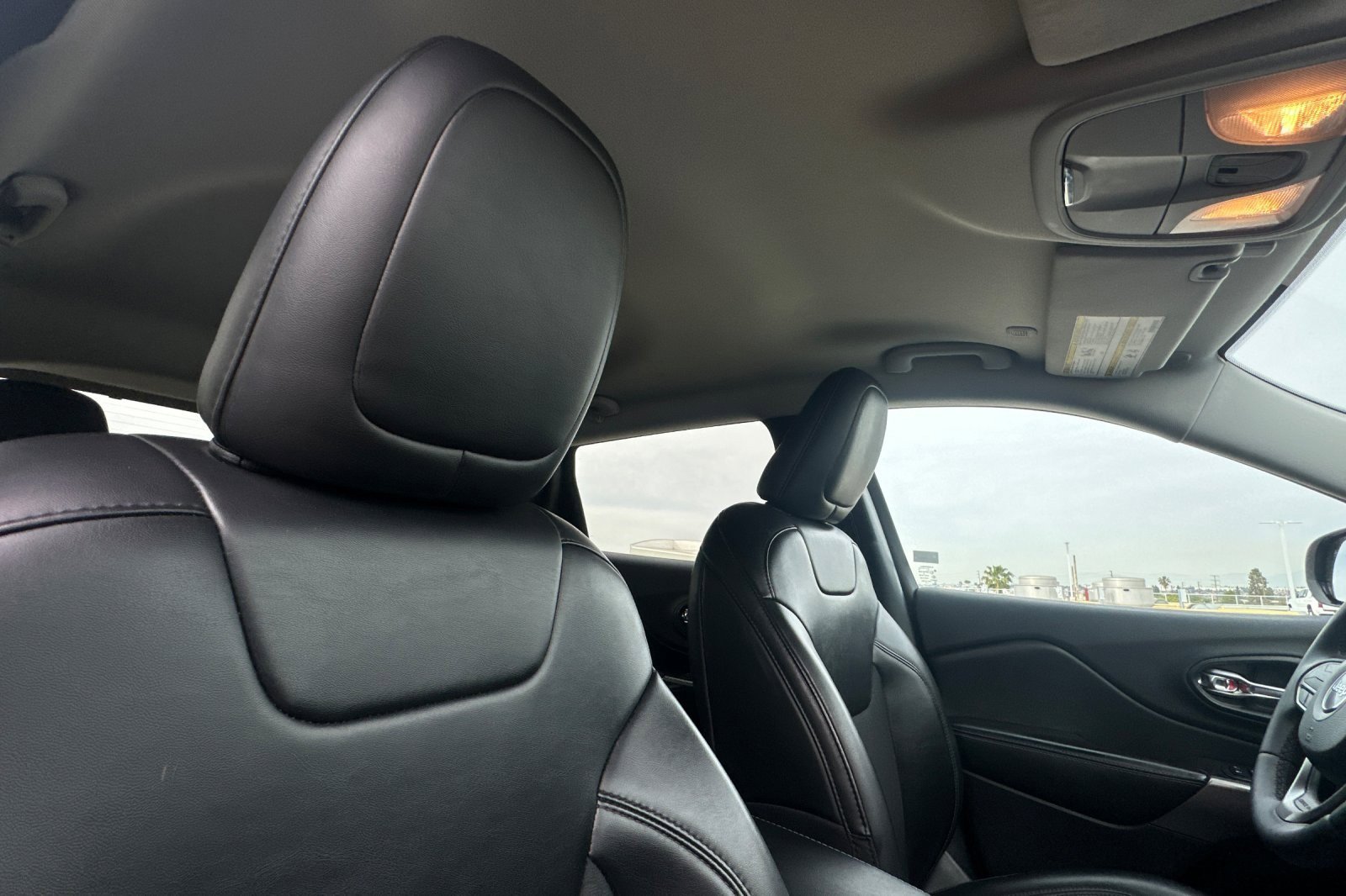 Used 2020 Jeep Cherokee Latitude Plus image 16