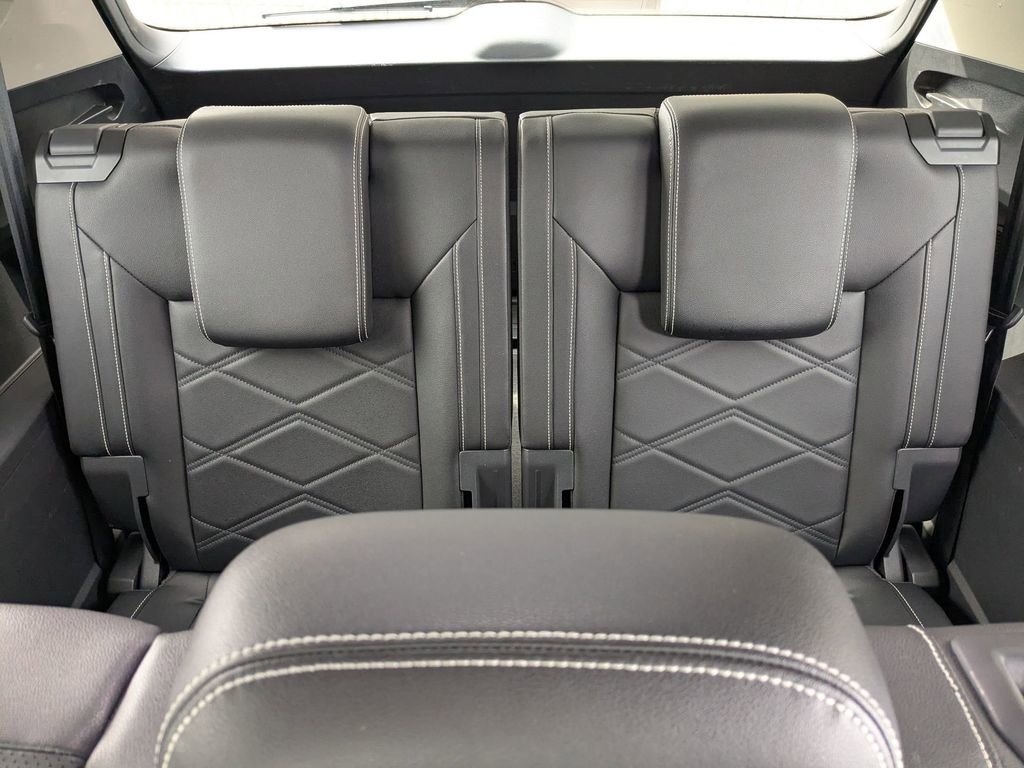 Used 2025 Volkswagen Atlas SE image 29