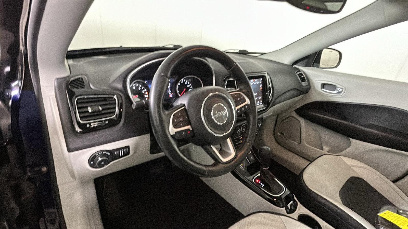 Used 2021 Jeep Compass Limited w/ Sun and Sound Group AWD/4WD image 17