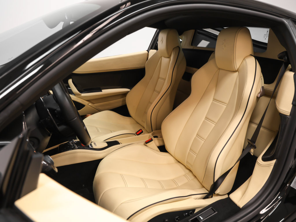 Used 2010 Ferrari 458 Italia Coupe RWD image 3