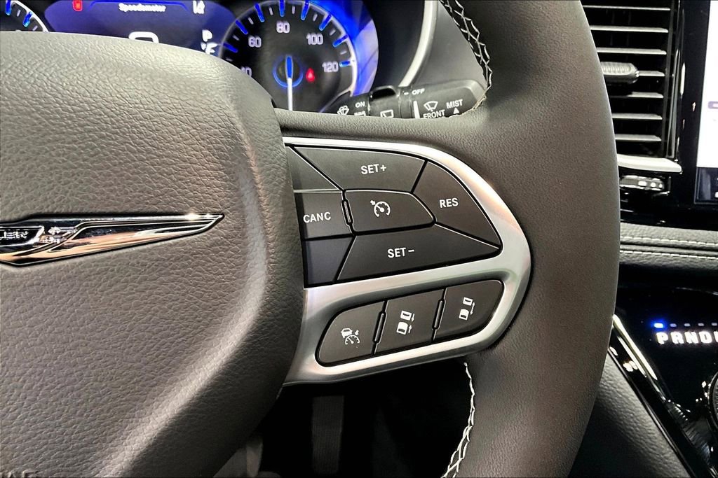 New 2026 Chrysler Pacifica Select image 14