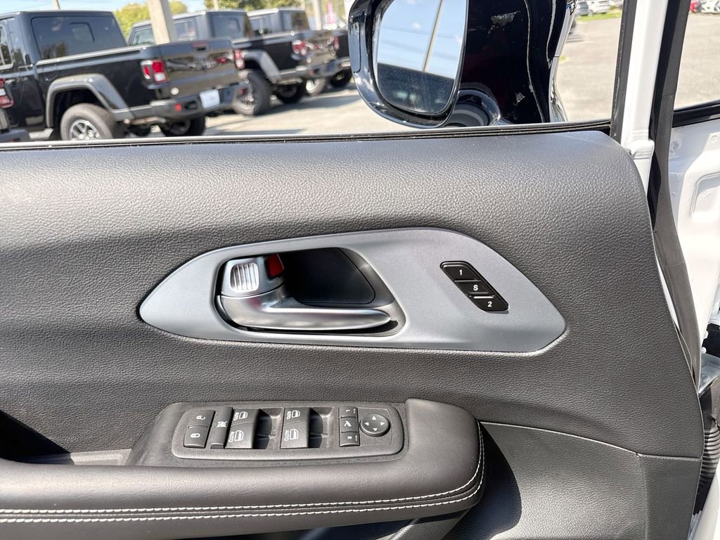 New 2026 Chrysler Pacifica Limited w/ Trailer Tow Group image 11