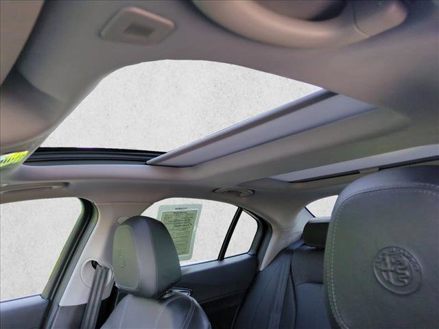 Used 2021 Alfa Romeo Giulia Ti w/ Nero Edizione image 16