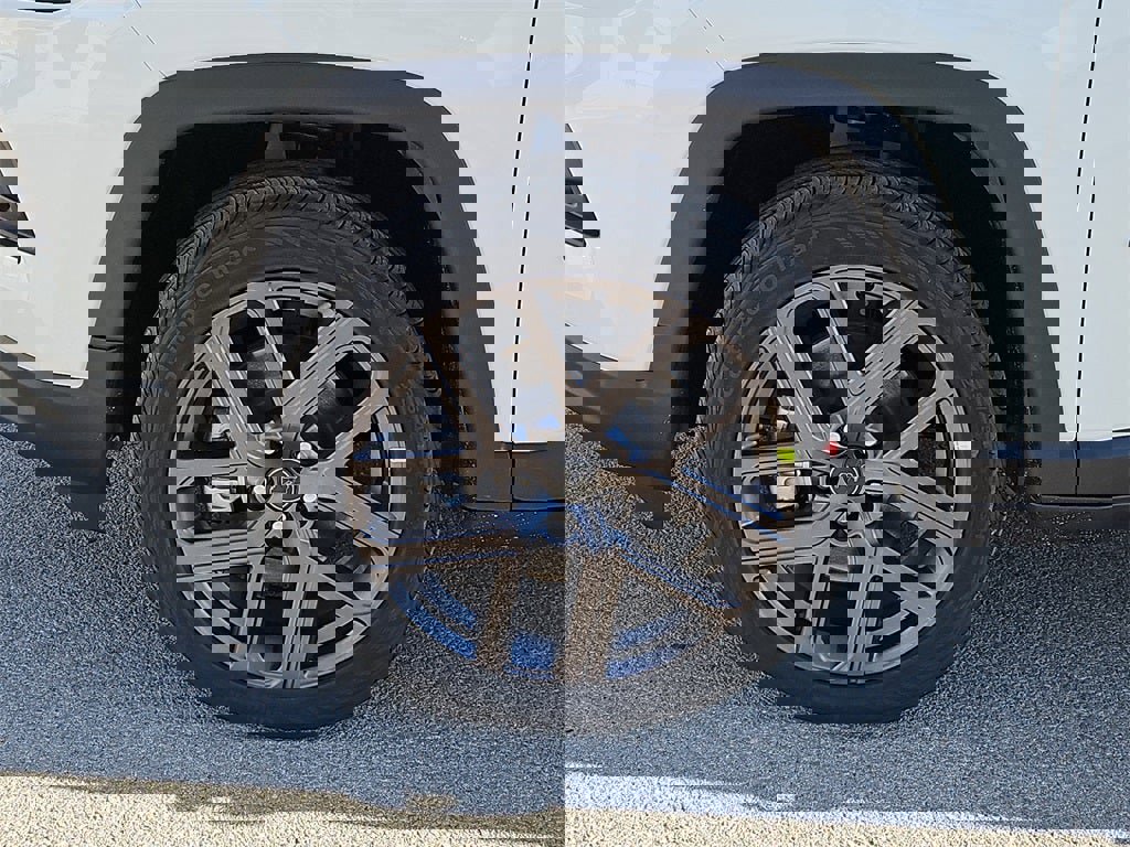 New 2026 Jeep Compass Latitude image 13