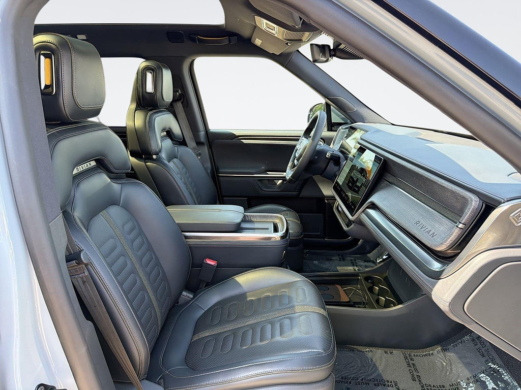 Used 2026 Rivian R1S Adventure Dual AWD/4WD image 32
