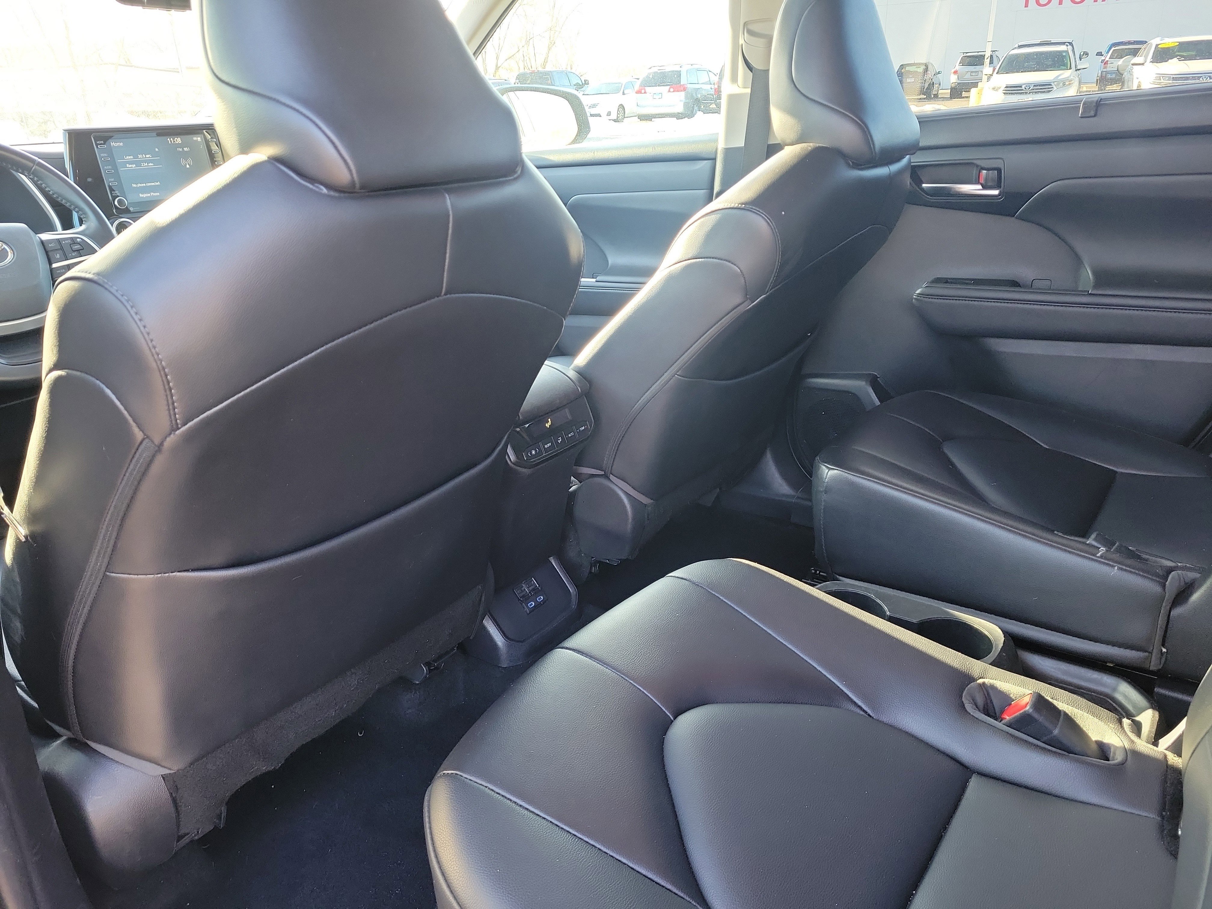 Used 2022 Toyota Highlander XLE image 12