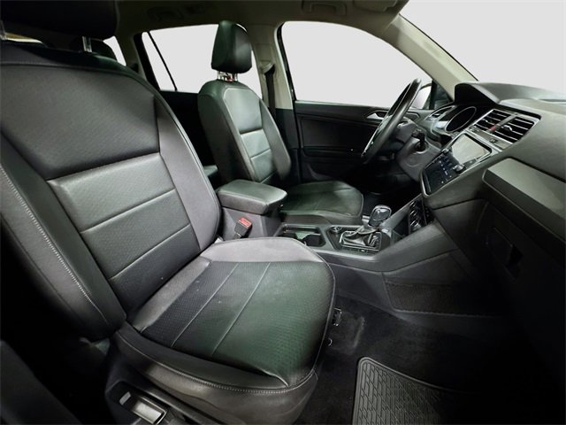 Used 2020 Volkswagen Tiguan SE w/ Panoramic Sunroof Package image 31