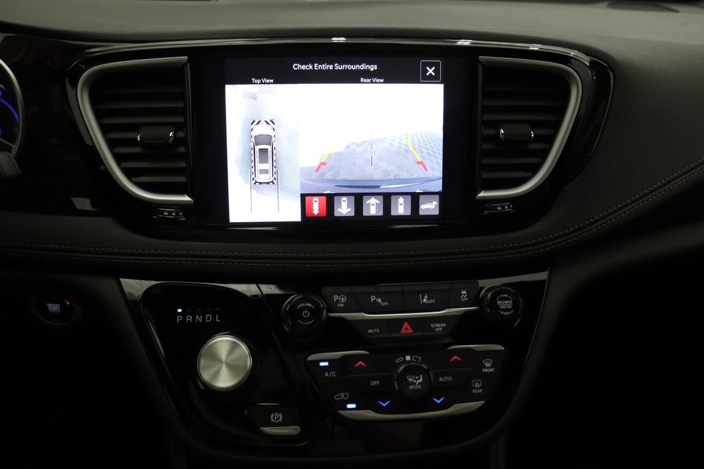 Used 2023 Chrysler Pacifica Pinnacle FWD image 25