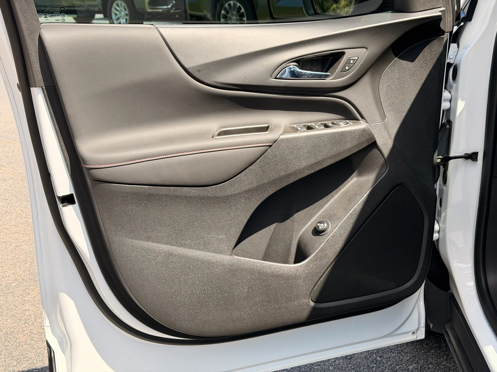 Used 2023 Chevrolet Equinox RS FWD image 16