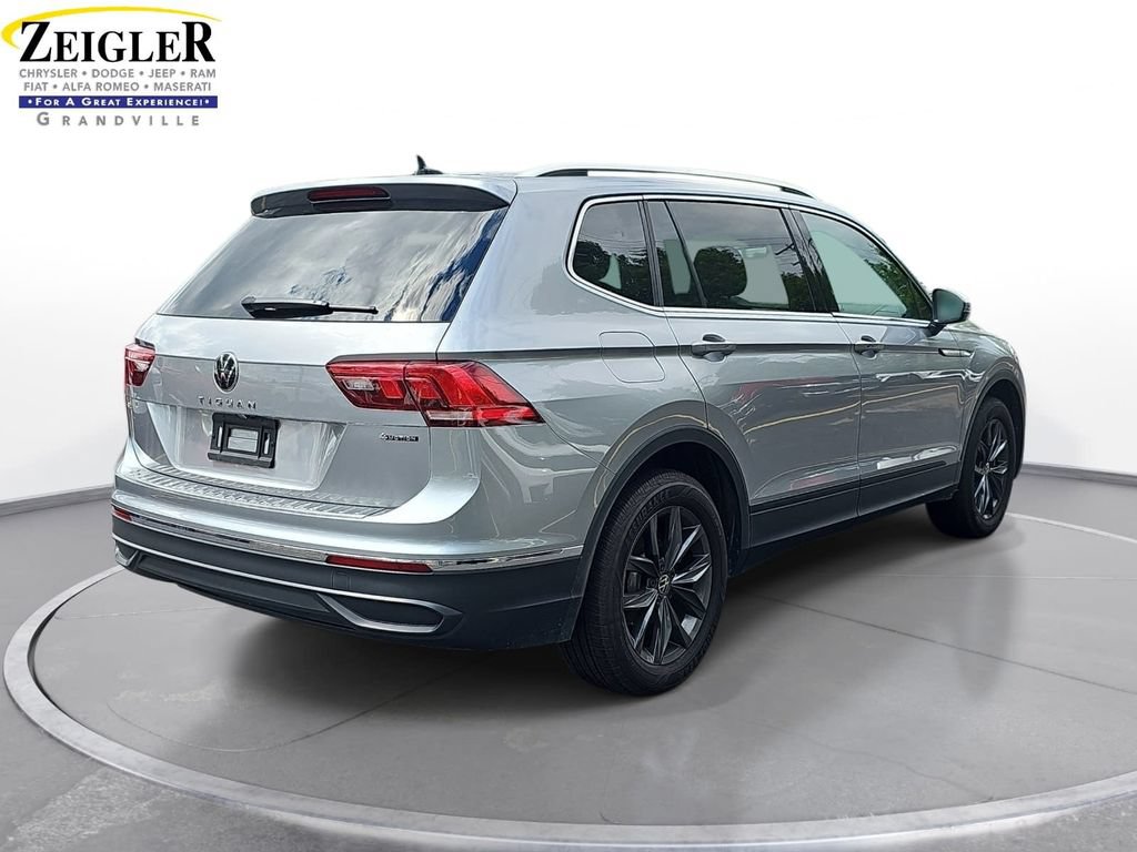 Used 2023 Volkswagen Tiguan SE AWD/4WD image 5
