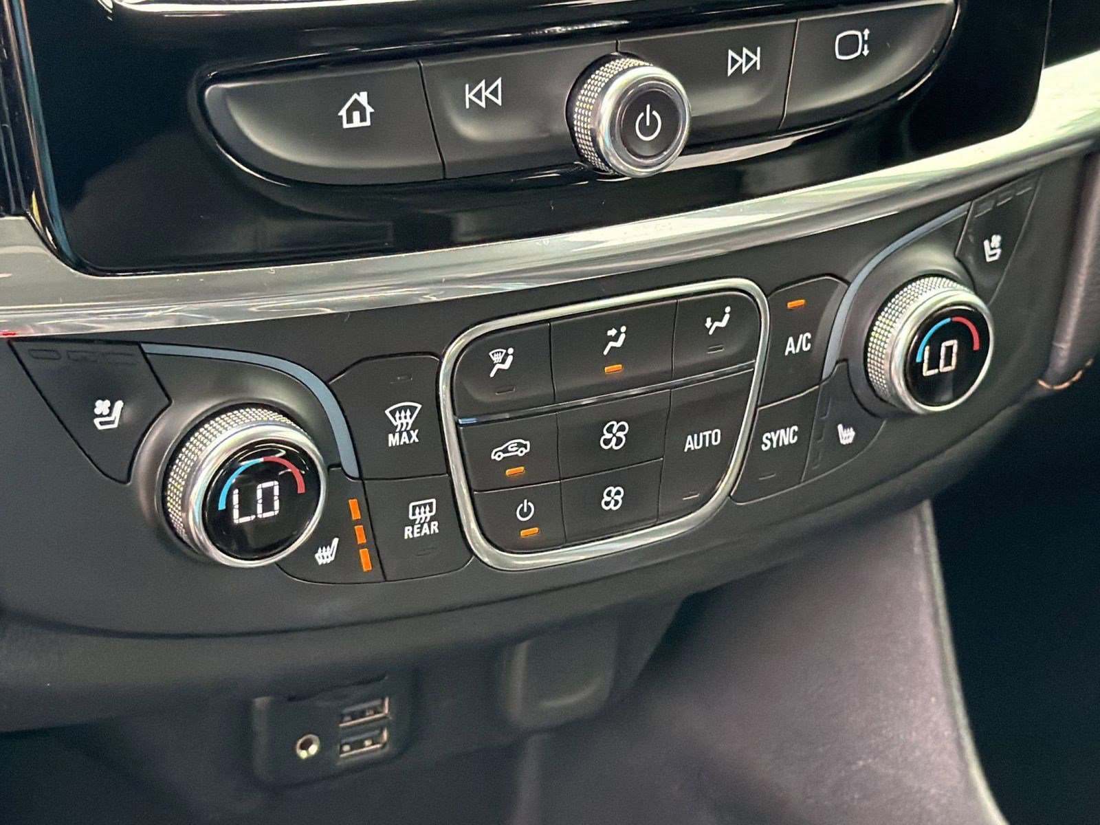 Used 2020 Chevrolet Traverse Premier FWD image 18