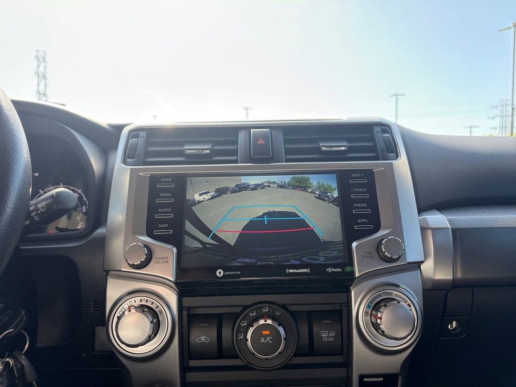 Used 2020 Toyota 4Runner SR5 AWD/4WD image 19