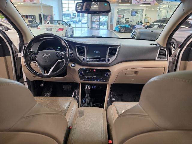 Used 2016 Hyundai Tucson Limited w/ Option Group 03 AWD/4WD image 9
