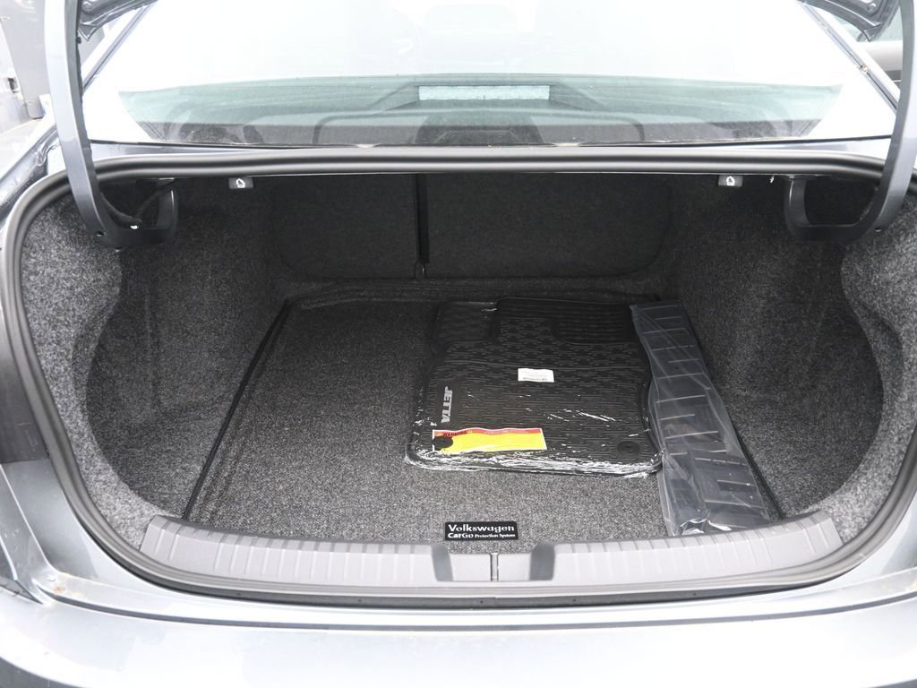 Used 2025 Volkswagen Jetta SE image 46
