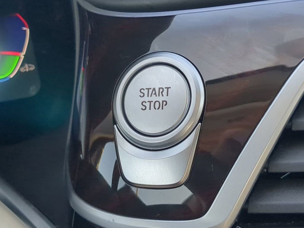 Used 2021 BMW ALPINA B7 xDrive image 30