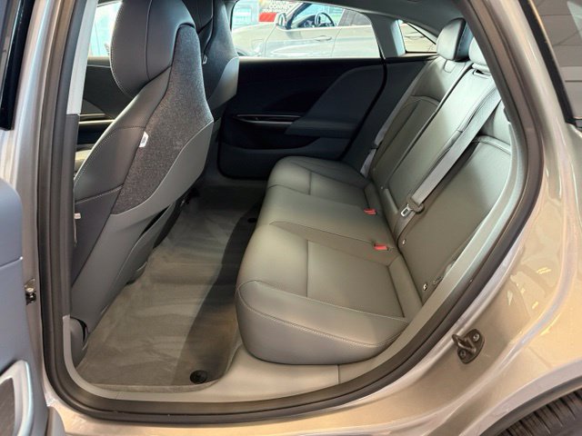 Used 2025 Lucid Air Pure RWD image 4