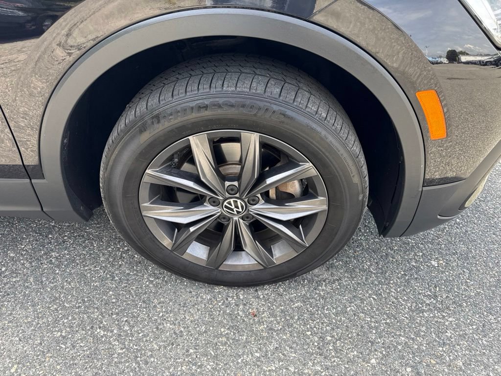 Used 2023 Volkswagen Tiguan SE w/ Panoramic Sunroof Package FWD image 10