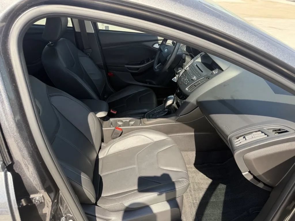 Used 2016 Ford Focus SE w/ Equipment Group 201A FWD image 24