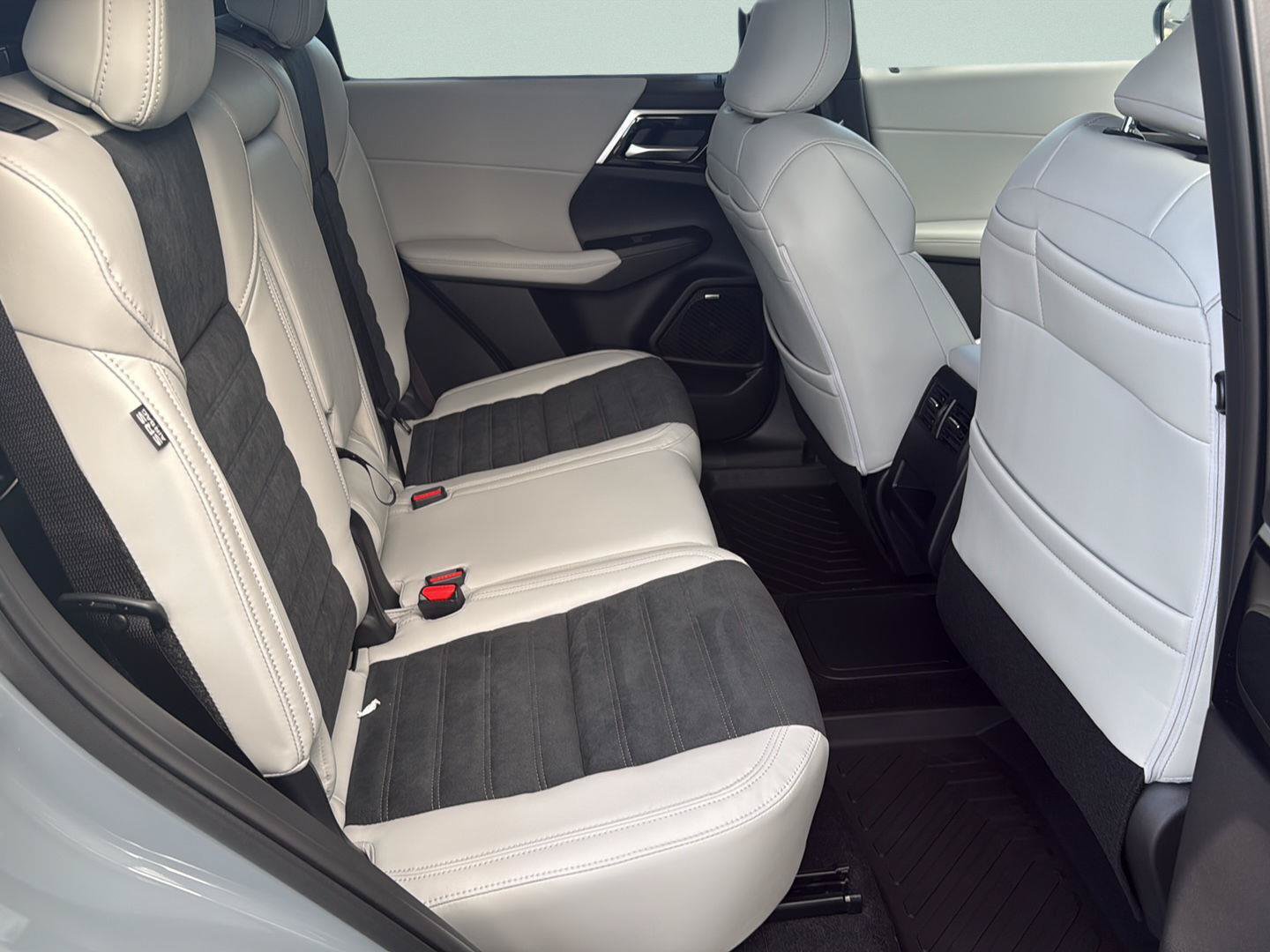 New 2026 Mitsubishi Outlander SE AWD/4WD image 26