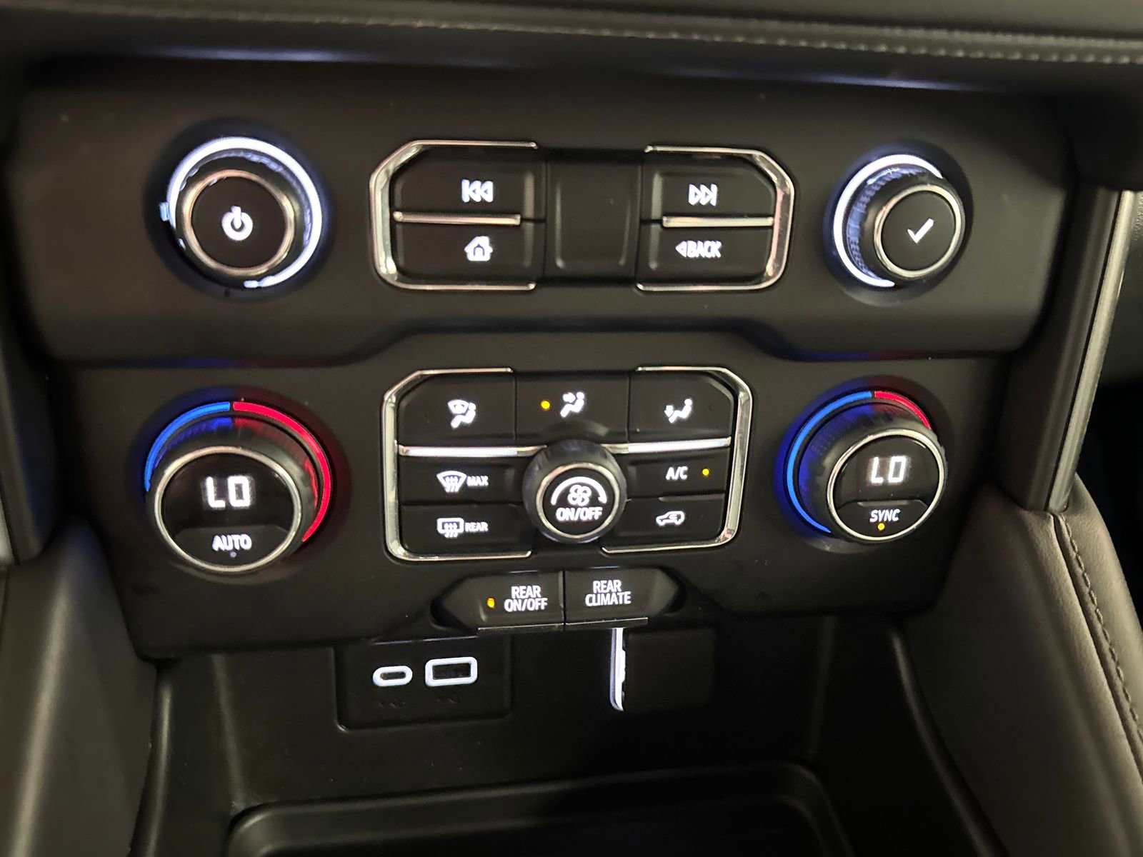 Used 2021 Chevrolet Suburban LS AWD/4WD image 23