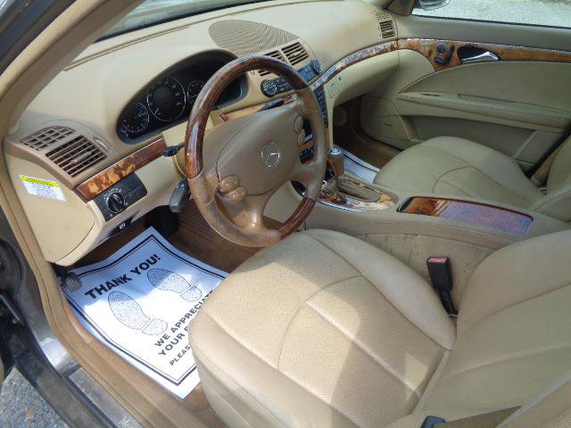Used 2009 Mercedes-Benz E 350 4MATIC Sedan image 27