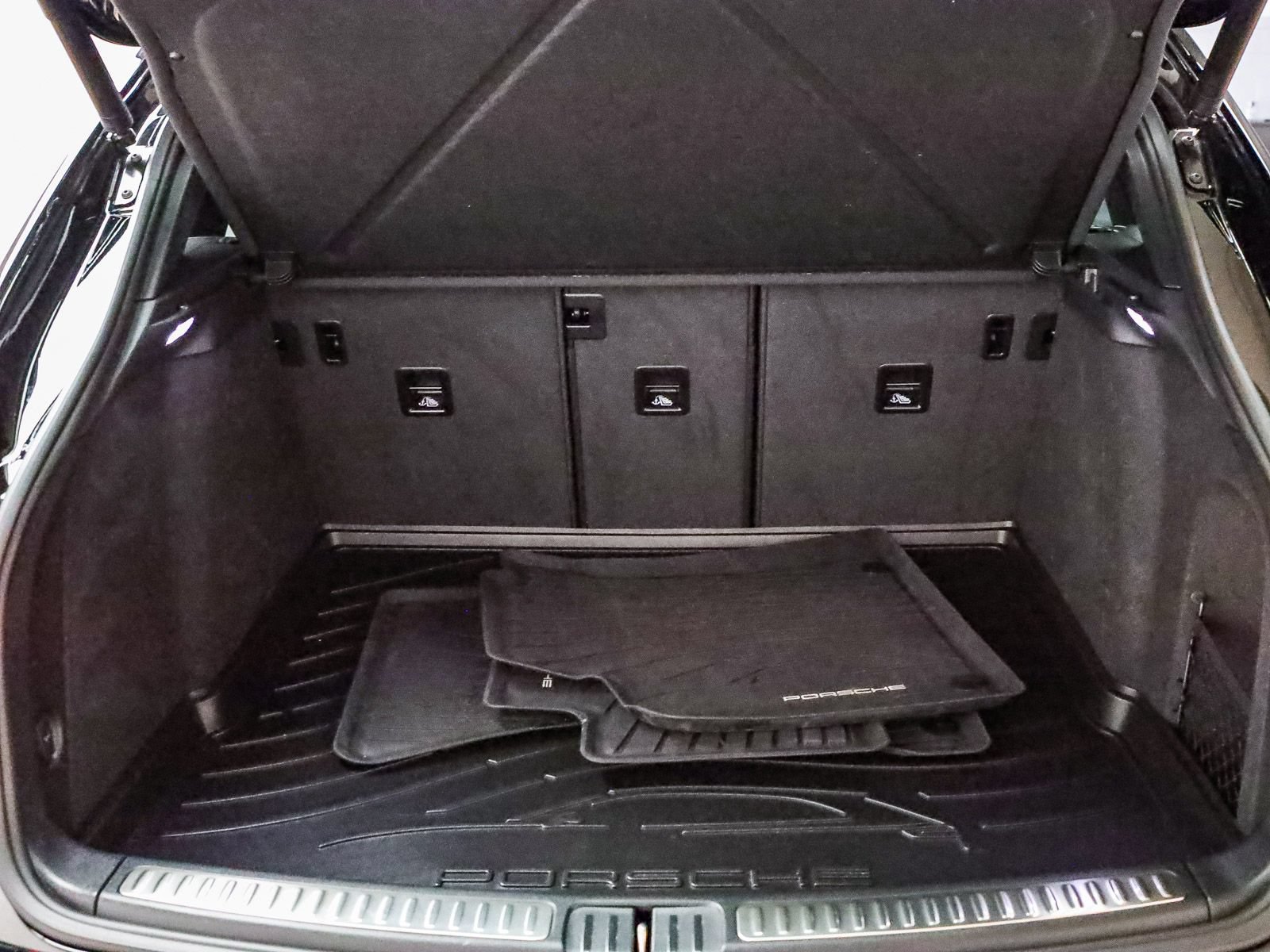Certified 2026 Porsche Macan AWD/4WD image 26