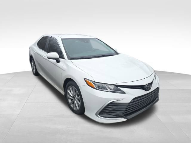 Used 2022 Toyota Camry LE image 6