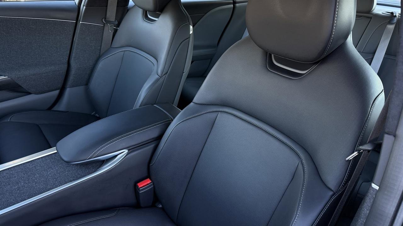 Used 2024 Lucid Air Touring image 28