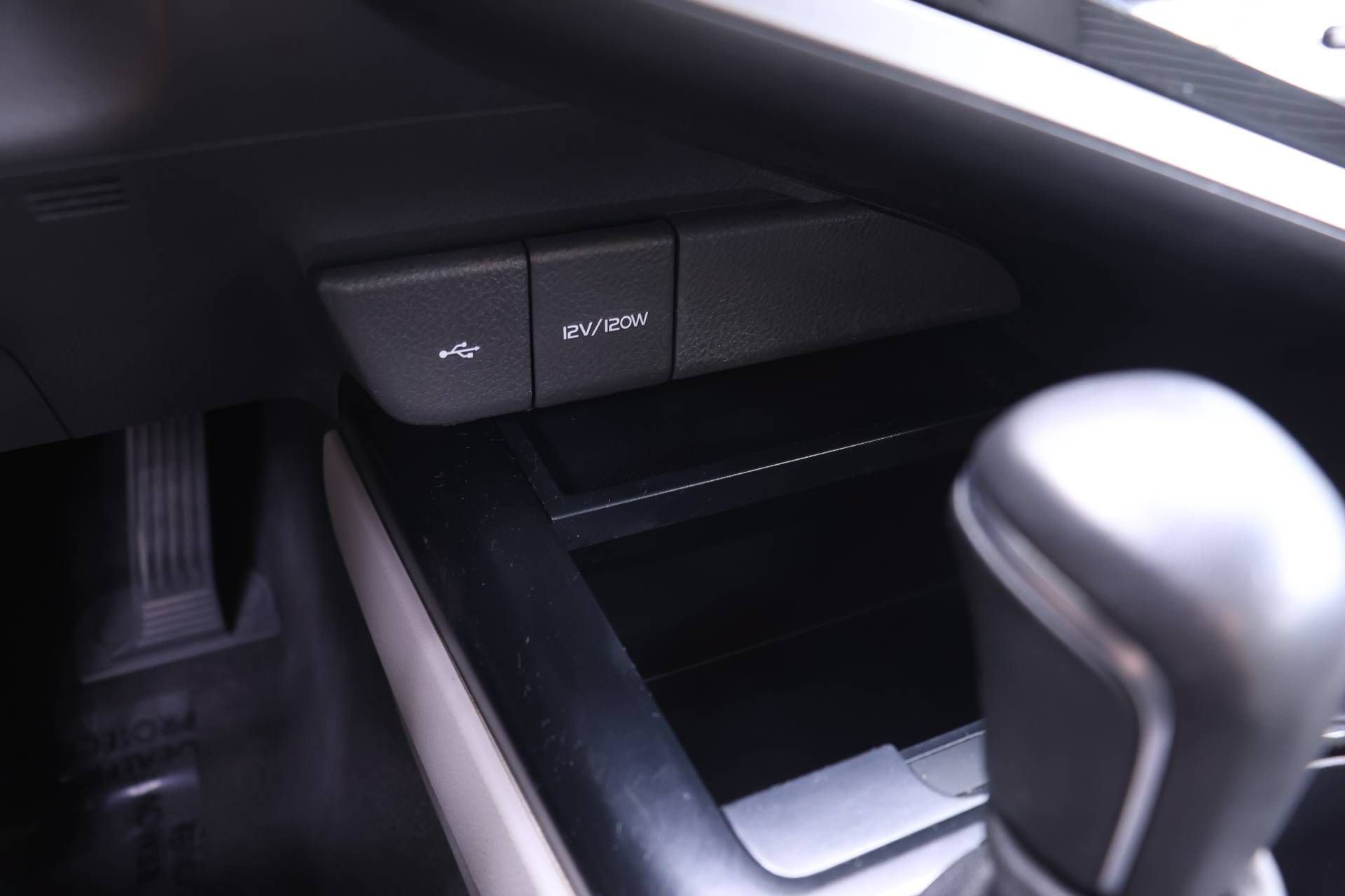 Used 2020 Toyota Camry SE FWD image 9
