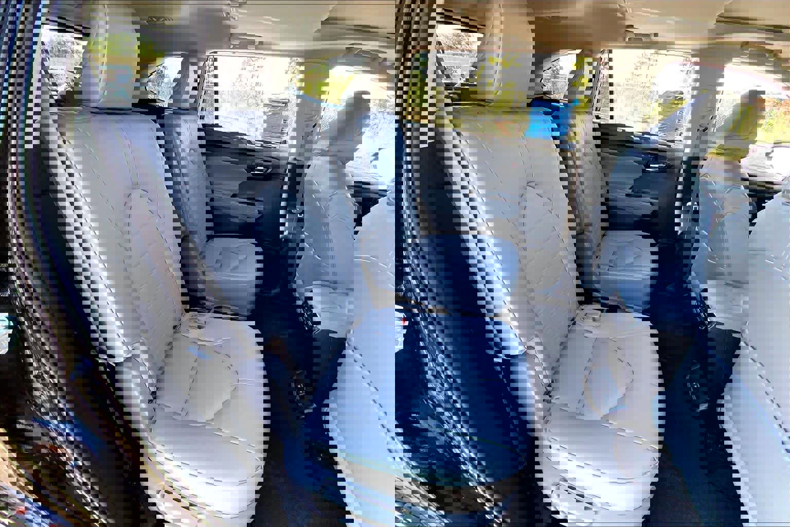 Used 2022 Toyota Highlander XLE image 19